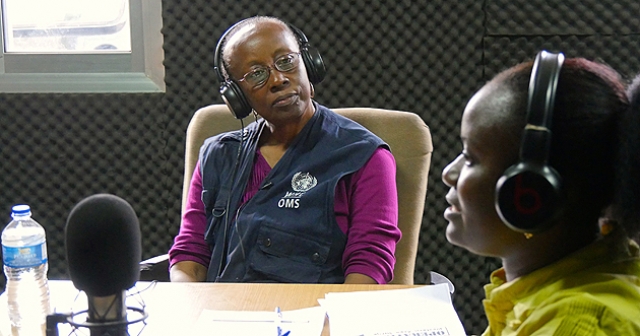 Zainab Akiwumi in the radio studio of Radio Maria talking about the need to suspend cultural and traditional practices in times of Ebola, Sierra Leone. WHO/S. Saporito