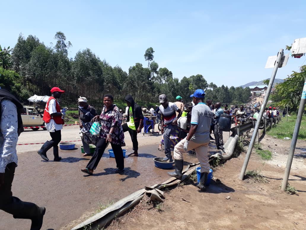 Foot dipping in Chlorine solution at the Uganda-DRC border as part of the measures taken 