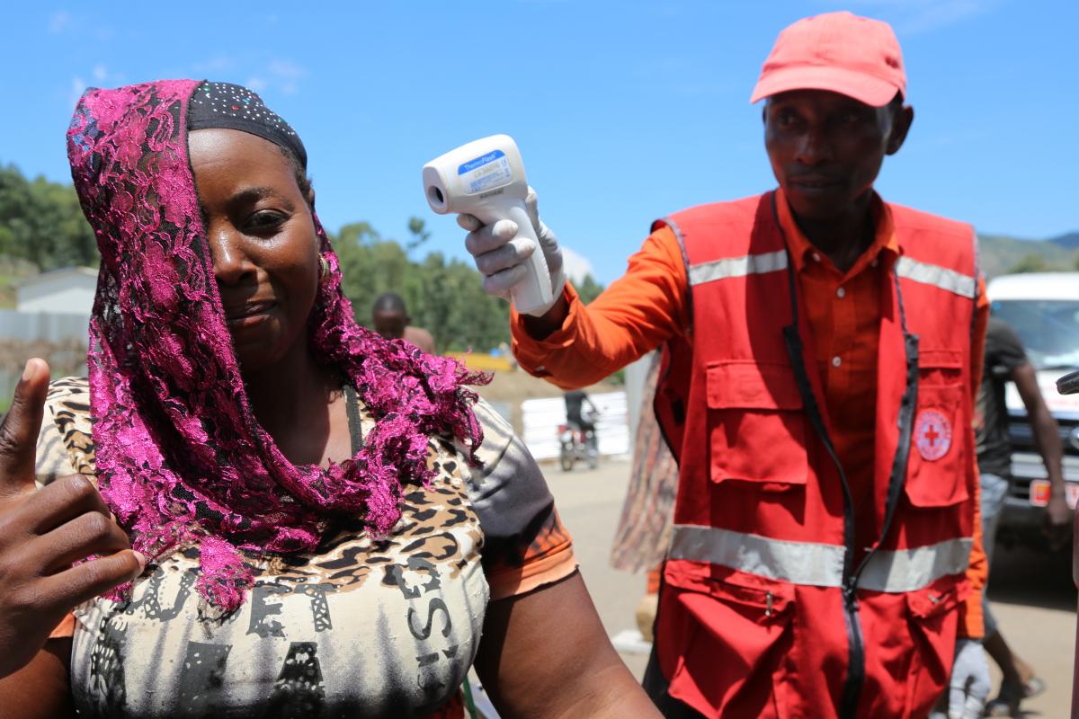 Temperature screening at Mpondwe Border point in Kasese District 