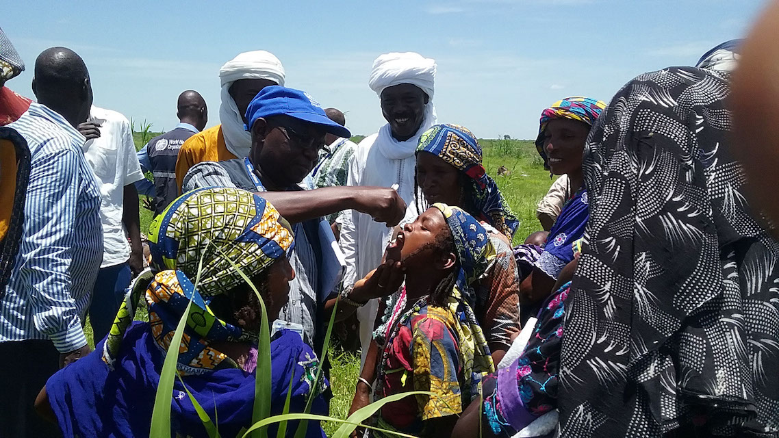 Outbreak response teams conduct a targeted vaccination campaign among nomadic communities in Lake Chad following an outbreak of cVDPVs which affected the region in 2018. ©WHO