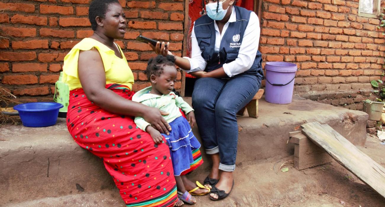 Clara Magalasi, from rural Lilongwe, Malawi, walked 4 kilometers to ensure her daughter Grace, age 22 months, received her 4th and final dose of the malaria vaccine – the 4-dose regimen provides optimal malaria prevention benefits as a complementary malaria control tool.