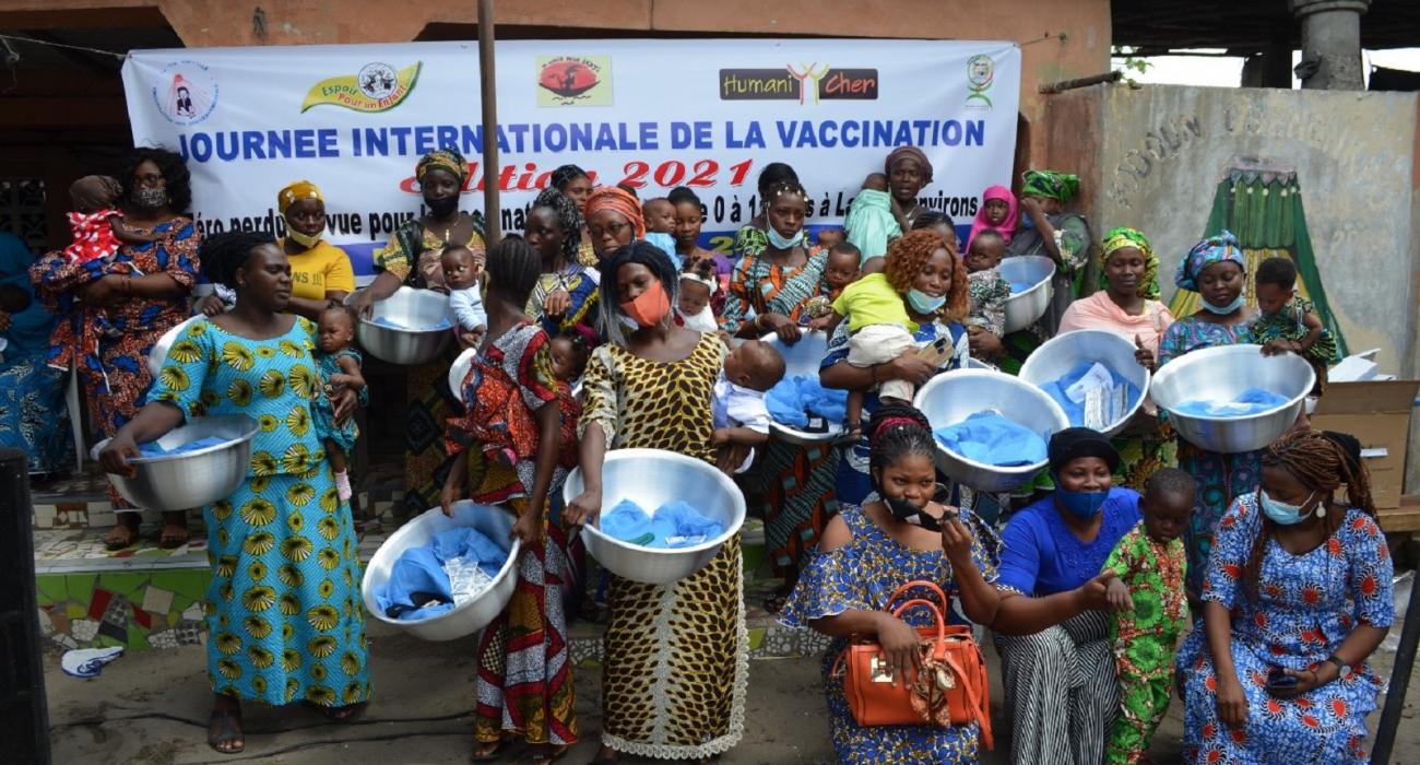 JI vaccination à sainte Cécile Cotonou-Photo de groupe des femmes 