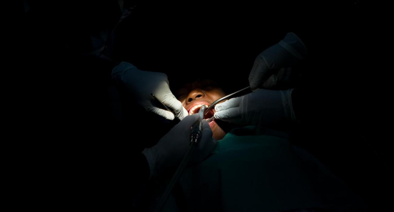 Combler les écarts existants en Afrique dans le domaine des services de santé bucco-dentaire