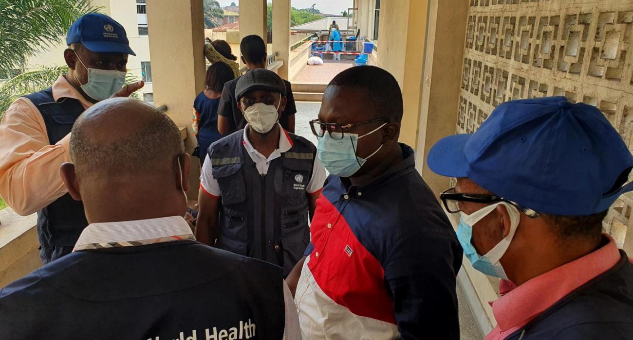 Vue partielle d'un centre de traitement des patients atteints de COVID-19 de l'hôpital de l'amitié sino-congolaise lors de la visite des urgentistes de l'OMS