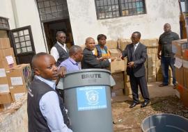 remise officielle des medicaments par lOMS au Ministre provincial de la santé du Sud Kivu