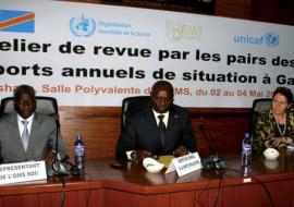 De gauche à droite: le Dr Joseph Waogodo Caboré, Représentant de l’OMS en RDC, le Dr Pierre Lokadi Otete Opetha, Secrétaire général à la Santé Publique et Mme Barbara Bentein, Représentante de l’UNICEF en RDC lors de l’ouverture de l’atelier à Kinshasa