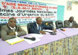 De gauche à droite, Prof. Martin CHOBLI (SAMU/Bénin), Dr Akpa R. GBARY (OMS/Bénin) et Dr Christian CHAFFA (DNSP/Ministère Santé