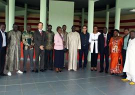 Photo de famille des participants à l’atelier sur le PRLN, avec le Directeur général de la Santé