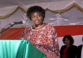 Madame Aminata Touré, Premier Ministre du Sénégal, s’adressant aux participants au Dîner de gala pour la mobilisation de ressources en faveur de la vaccination