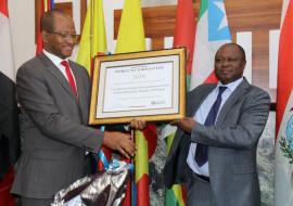 Dr Paul Mainuka handing over the award to Ethiopia’s House of People’s Representatives 