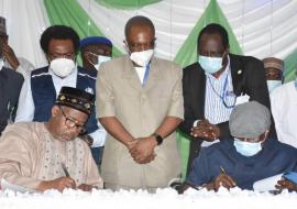 Bauchi State Governor, Bala Mohammed (left) and UN RC &HC Mr Edward Kallon signing the agreement while WR (standing 3rd left) looks on. Photo credits_WHO_Nigeria