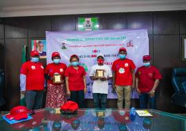 (L-R) Mr Tayo Hamzat, the female highest Donor Barrister Hajara, Representative of Minister of Health, highest male donor, Nathan Akpan, and officials of FMOH