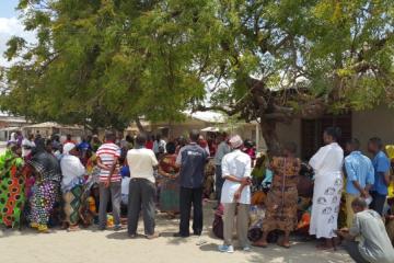 Community Health Officer delivering health education on cholera in one of the affected communities.