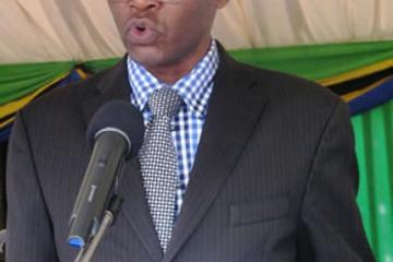 Dr. Donald Mmbando, Ag. Chief Medical Officer delivering Hon. Minister’s speech during launching of the Immunization week on 23rd April 2012