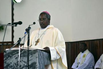 On 11th February 2014, the Catholic Church in Tanzania launched the Test and Treat Project which will be implemented in Bugisi District in Shinyanga Region. The occasion which was a Catholic Holy Mass, was held at premises of the Catholic Church Headquarters in Tanzania and led by the Archbishop of Mwanza, Jude Thaddaeus Ruwa’ichi.  Others present at the holy mass included: Monsignor Jean-Marie Mpendawatu from Vatican Health Secretariat, Priests of Tanzania Catholic Church, Supporting Partners including (CU