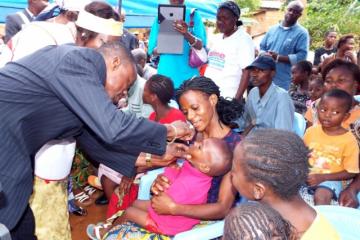 Le Vice –Gouverneur du Bas Congo a lancé conjointement avec l’OMS, l’UNICEF et d'autres partenaires la campagne de vaccination contre la polio