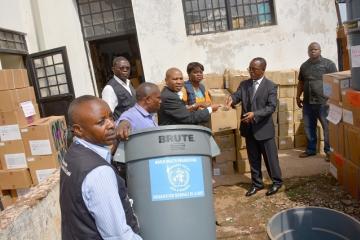 remise officielle des medicaments par lOMS au Ministre provincial de la santé du Sud Kivu