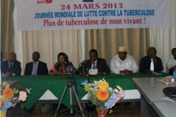 Le Dr Yao KASSANKOGNO, WR /Comores, lit le message du Directeur Régional de l’OMS pour l’Afrique à l’occasion.