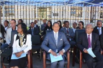 Les officiels lors de la cérémonie de célébration de la JMST 2014 (de gauche à droite): Le Représentant de l’OMS – Dr Céline Seignon, le Président de la délégation Spéciale d’Antananarivo – Ny Hasina Andriamanjato, le Secrétaire Général du Ministère de la Santé – Dr Tafangy Philémon.