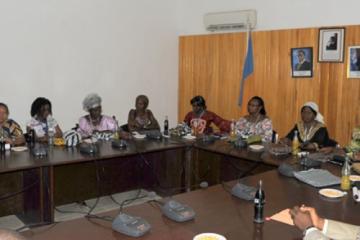 Vue partielle de la salle de réunion composée en majorité du staff féminin de l’OMS/Tchad à l’occasion de la Journée Internationale de la Femme (JIF), édition 2013.