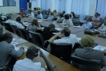 Vue des participants lors de la réunion conjointe des partenaires et bailleurs des secteurs Santé et WASH, salle de réunion de l’OMS (Kinshasa).