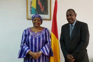 Mme La Ministre du Plan et de la Coopération internationale et le Représentant de lOMS en Guinée