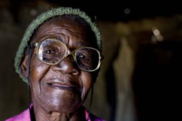 woman-zimbabwe-helpage