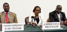 La représentante du Ministre a à ses côtés, le Représentant de l’OMS en Côte d’Ivoire (à gauche) et le représentant de MAP international (à droite)