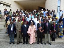 02 Une photo de famille avec les Ministres du Gabon et du Benin, les acteurs et les decideurs de la 1ere CIMSEF a Cotonou, le 14 decembre 2012