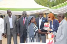 Delegates handing over gifts to mothers who completed full vaccination for their children