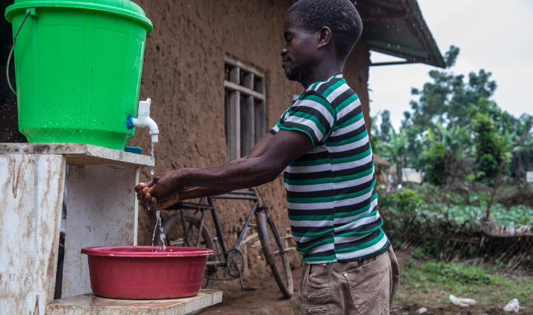 Man washing hands